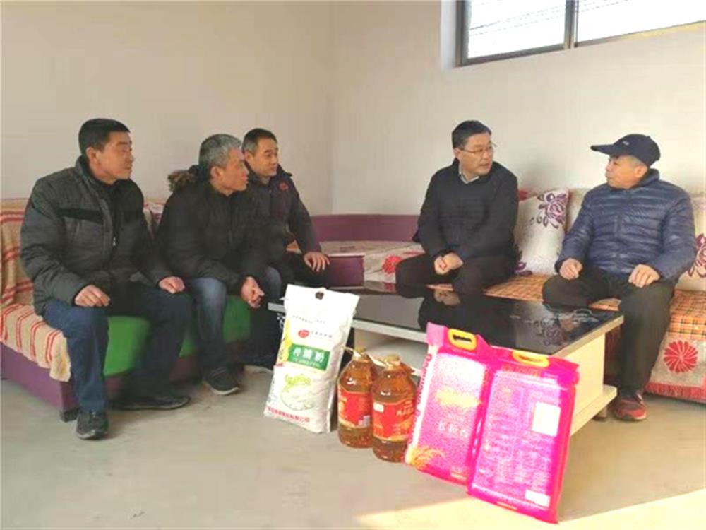 济南爱游戏网节前走访慰问第一书记任职村困难群体